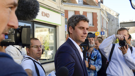 Attal pousse au référendum après le camouflet constitutionnel sur les réseaux sociaux