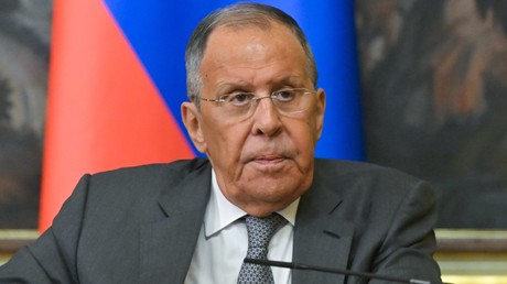 Lavrov : la France arme et finance directement des groupes armés au Sahel