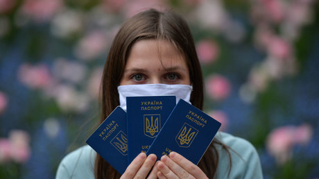 UE : les Ukrainiennes aussi doivent prouver qu'elles ne fuient pas le service militaire