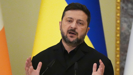 La Russie frappe à nouveau l'industrie militaire ukrainienne, Zelensky se plaint d'une guerre toujours plus coûteuse