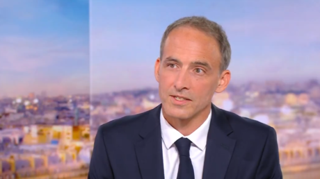 «Je suis candidat pour relever la France» : Glucksmann officialise sa candidature