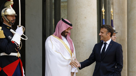 Mohammed ben Salmane à Paris : Macron déroule le tapis rouge