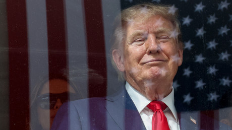 «Le Canada ne sera plus traité comme un État!» : Trump annonce des droits de douane de 50% sur les véhicules produits au Canada