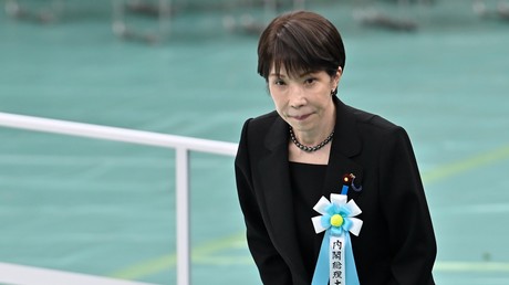 «Je me sentais si seule que je me suis liée d'amitié avec un cafard», la Première ministre nippone se confie