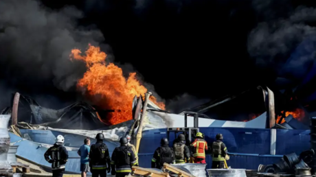 Zelensky admet qu'un dépôt de munitions était installé au milieu des habitations près de Kiev