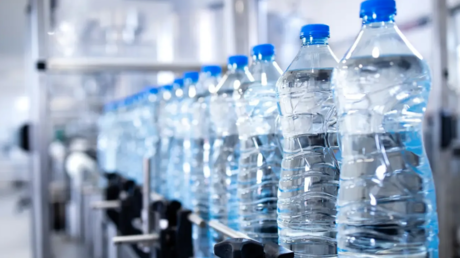 Tunisie : plus de 1,6 million de bouteilles d’eau mises en vente dans le Grand Tunis face aux tensions d’approvisionnement