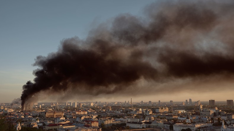 Les forces armées russes effectuent une frappe massive contre plusieurs sites militaires et industriels en Ukraine