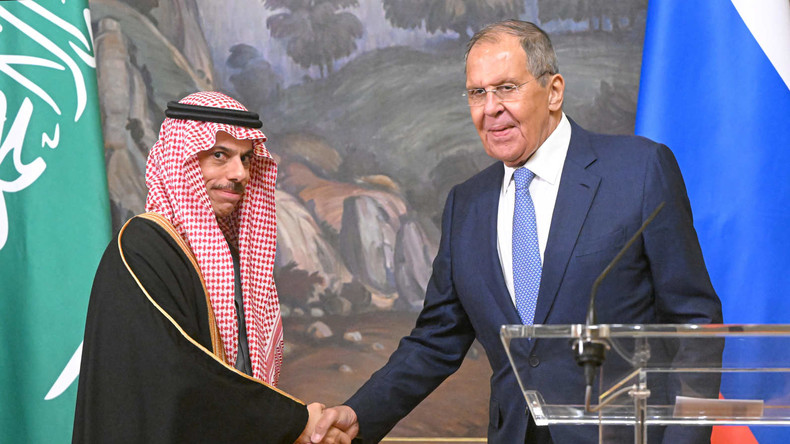 «Nous sommes toujours prêts à négocier», affirme Sergueï Lavrov concernant l’Ukraine après ses entretiens avec son homologue saoudien à Moscou