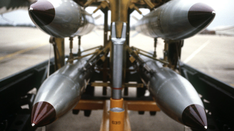 Lituanie : la révision de la Constitution visant à autoriser le déploiement d’armes nucléaires suit son court