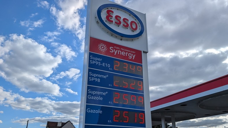 Le prix de l'essence à un niveau historique, la France face au risque de pénurie ?