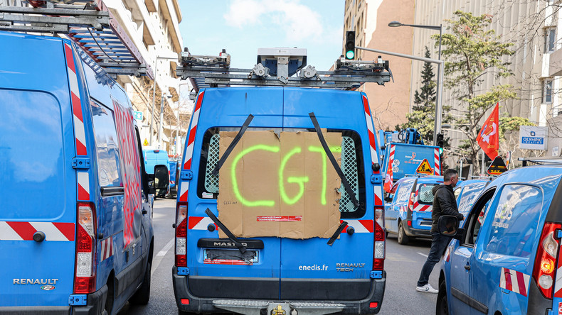 Policiers, salariés d’EDF, enseignement supérieur : plusieurs grèves mettent la pression sur l’exécutif