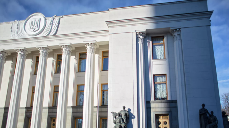 Ukraine : le Parlement affirme que les ressources budgétaires ne suffisent plus à couvrir deux mois de salaires de ses forces armées