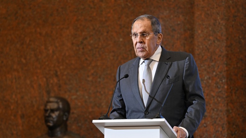 «La Russie trouvera les moyens de répondre aux défis extérieurs», affirme Sergueï Lavrov concernant les tensions avec l’Occident