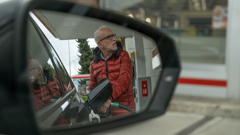 Flambée des prix à la pompe : en Suisse, le litre de diesel bat un «record absolu»