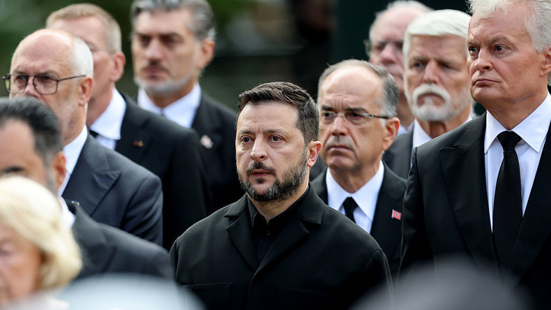 Lors de la première réunion des «Huit des Carpates», Zelensky se plaint du déficit «astronomique» du budget ukrainien