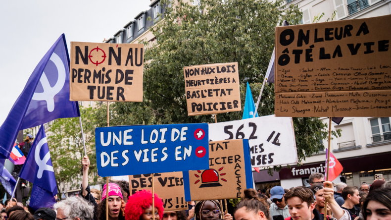 «Permis de tuer» : des dizaines de milliers manifestent contre la présomption de légitime défense