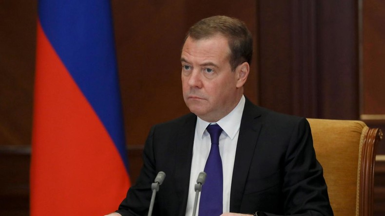 «La Pologne a toujours perdu ses guerres contre la Russie», affirme Medvedev en réponse à Sikorski