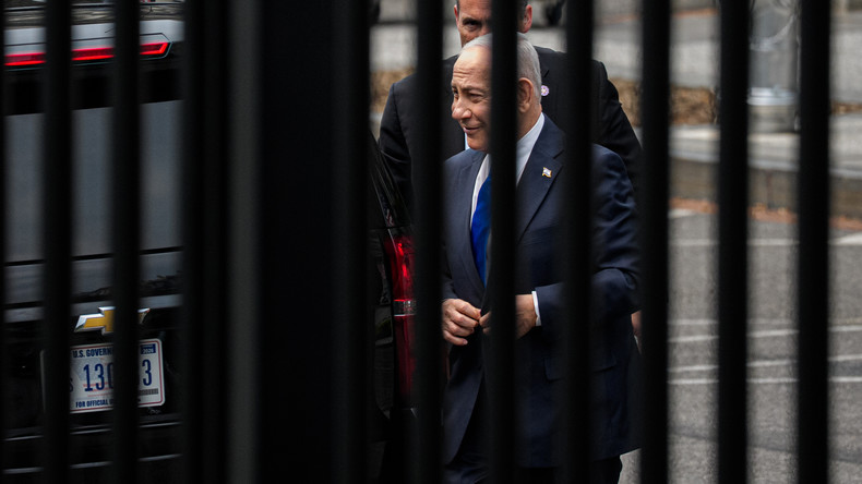 Netanyahou aux Émirats pour une visite tenue secrète