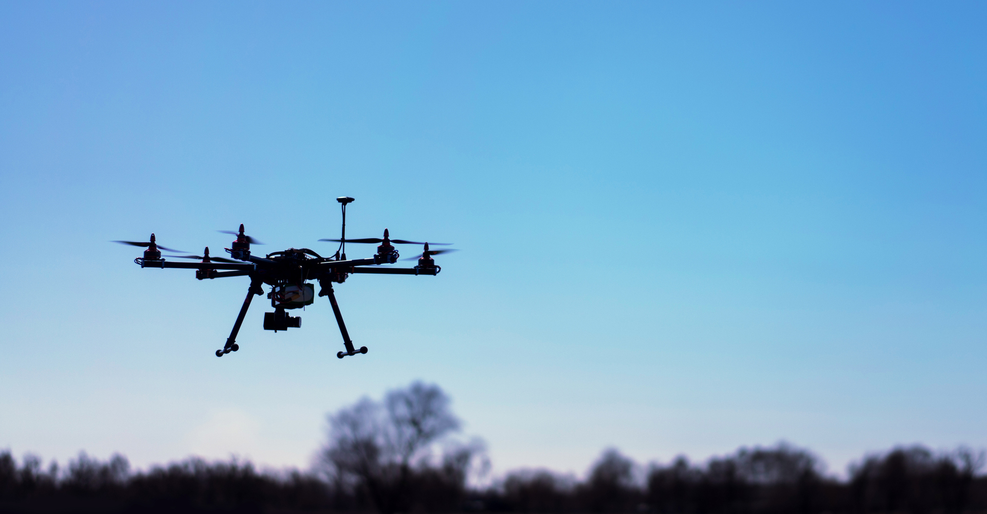 Kiev a lancé plus de 8600 drones en un mois contre la région de Moscou, selon Sobianine