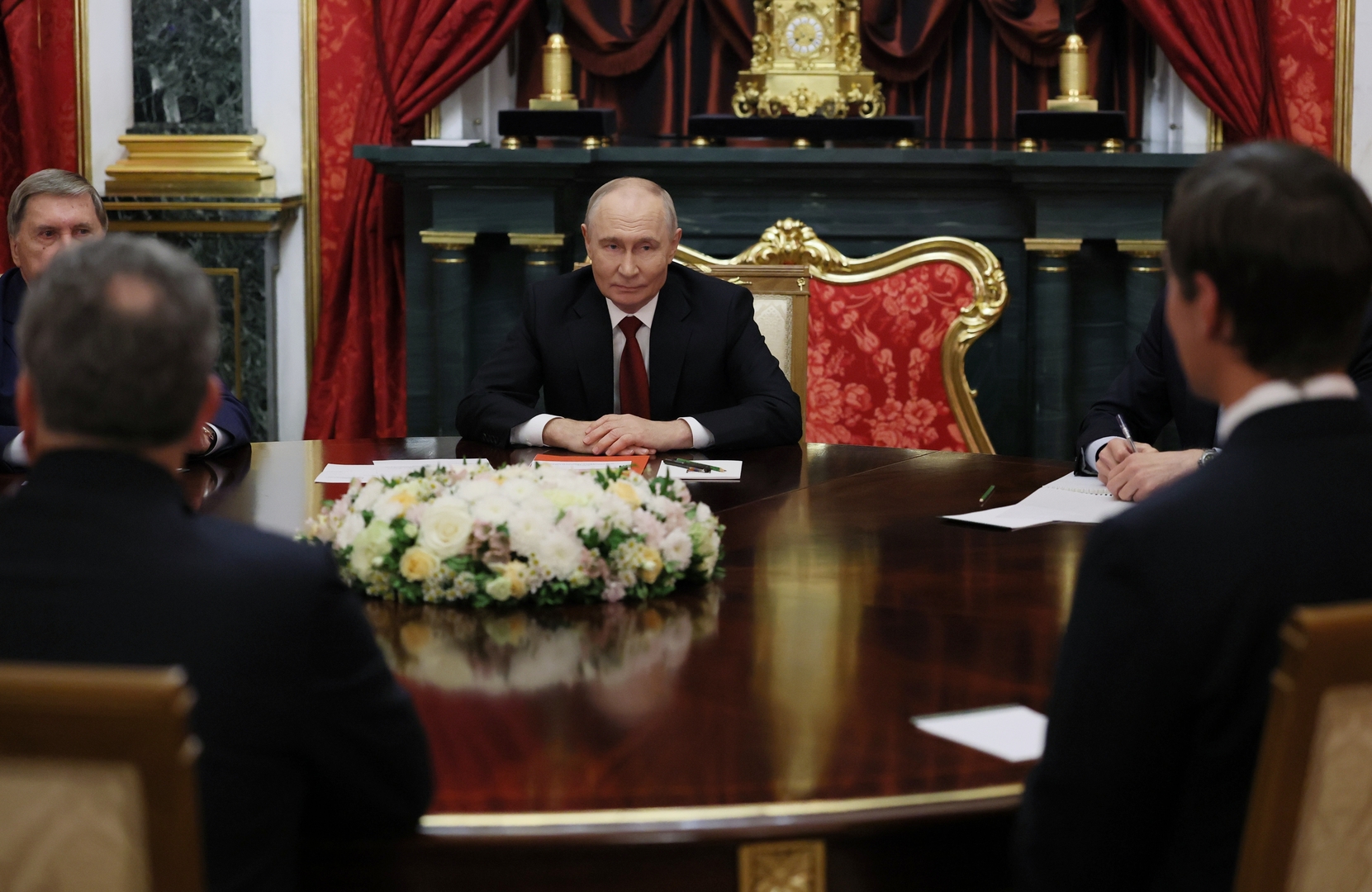 Huitième visite de représentants américains à Moscou, trois heures en tête-à-tête avec Poutine : les derniers détails