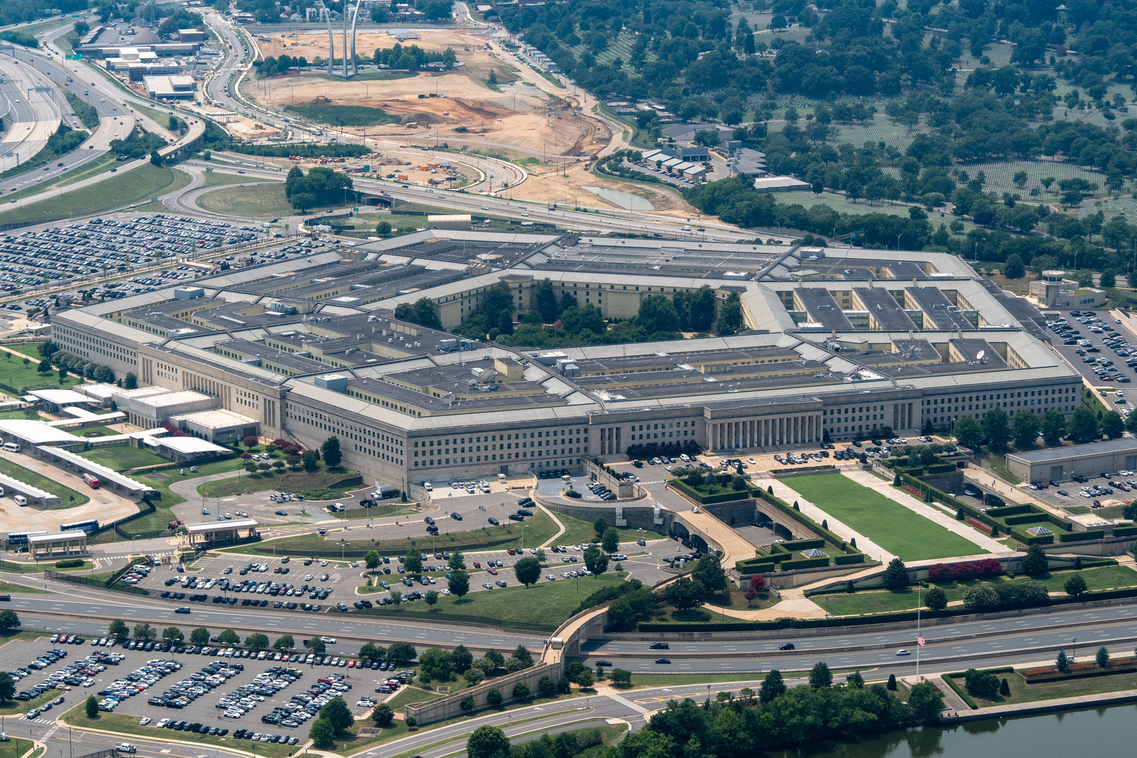 États-Unis : vaste chasse à la taupe au Pentagone à coups de détecteur de mensonge