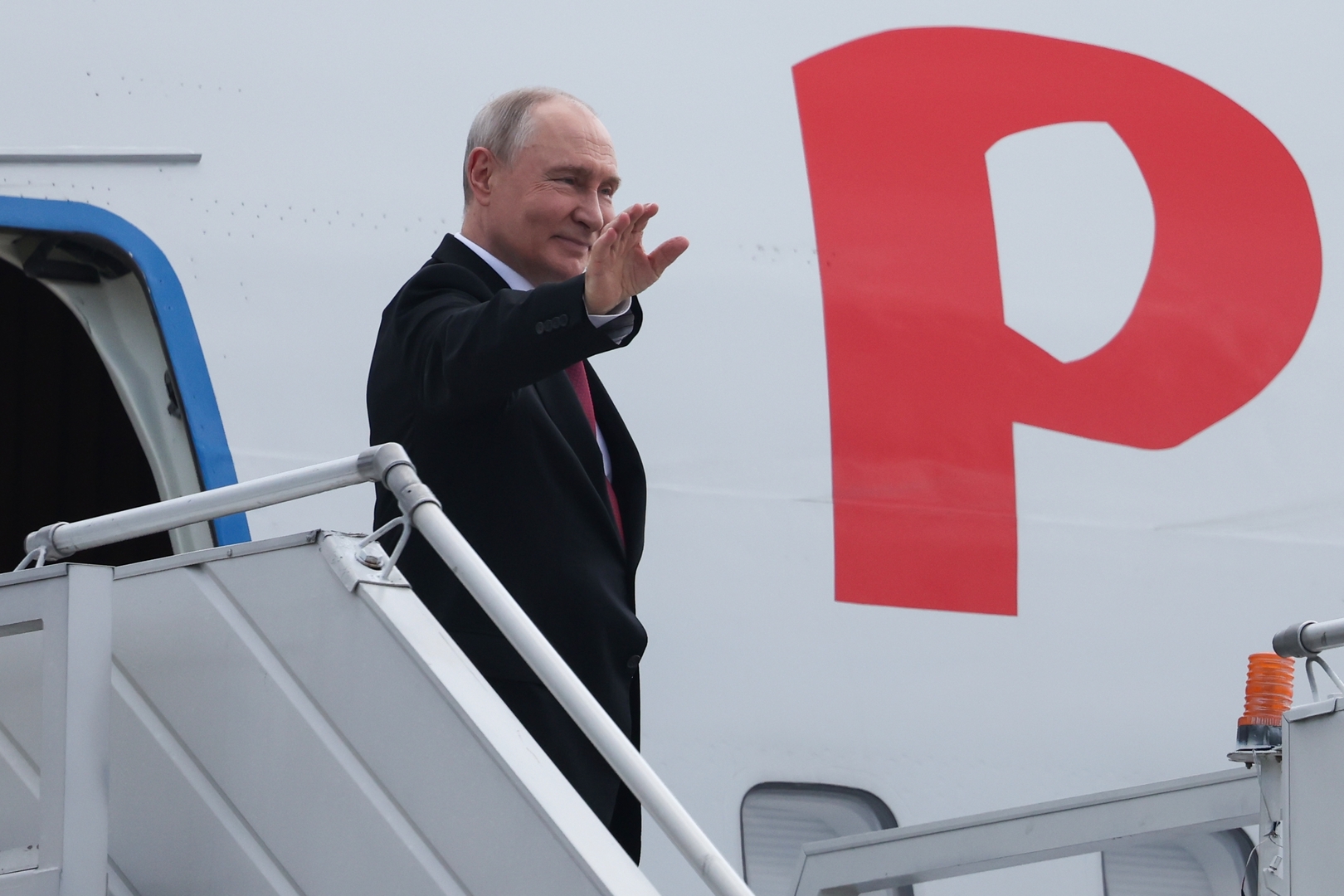 Poutine célèbre l’essor des BRICS et accueille les offres de médiation de Pékin et New Delhi sur l’Ukraine