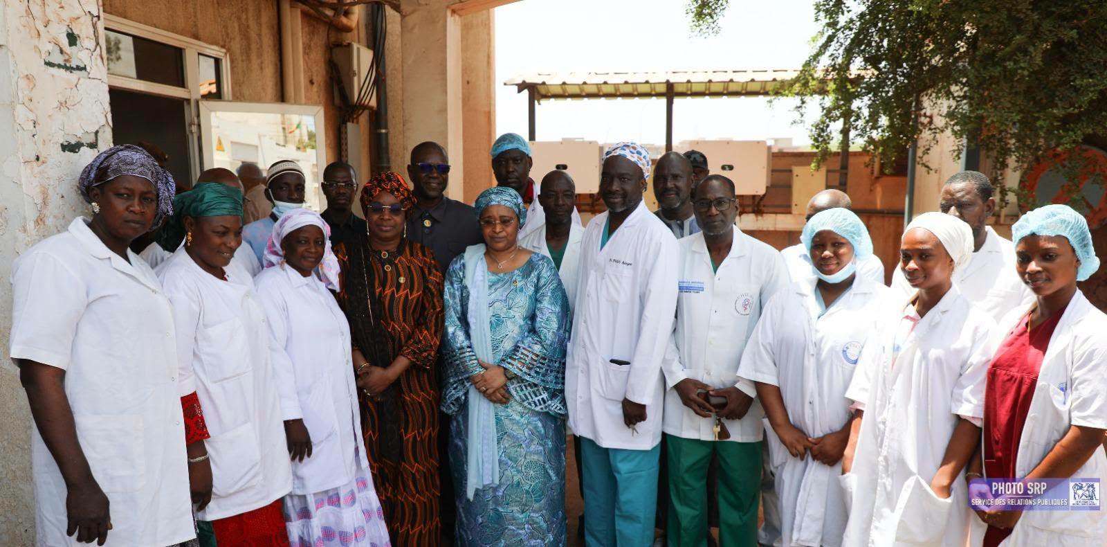 Mali : une première opération réussie pour séparer des bébés siamois