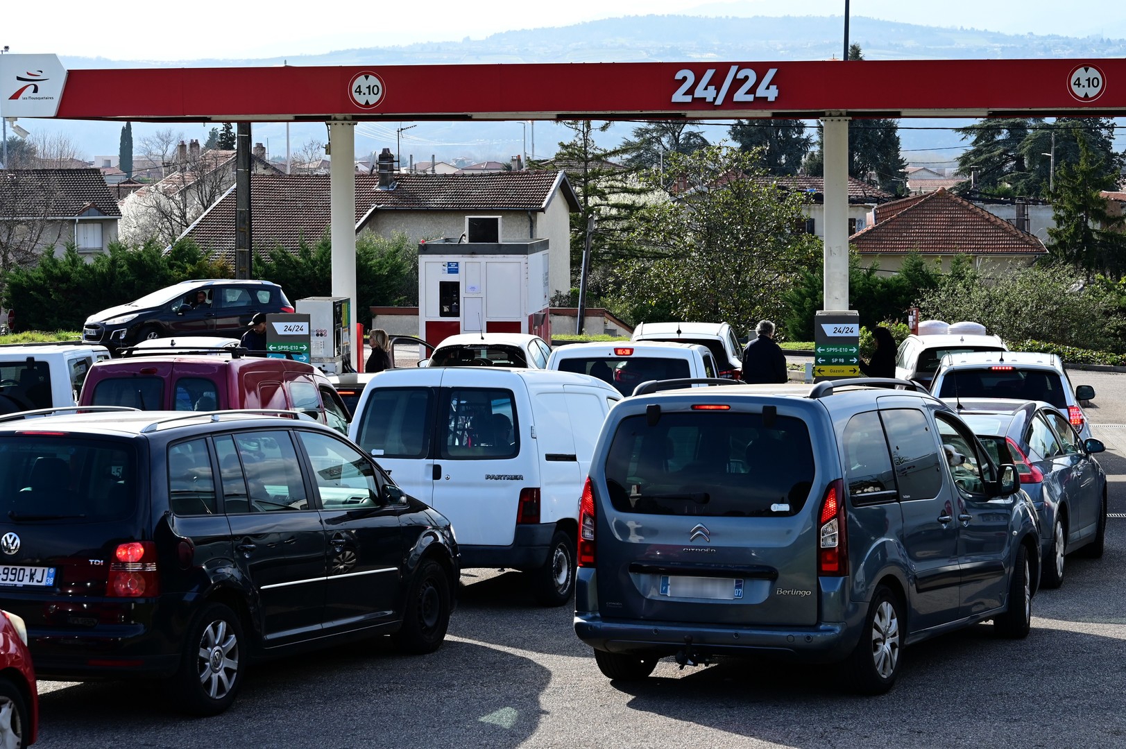 Flambée des prix à la pompe : la situation «nous échappe complètement», avoue Michel-Édouard Leclerc