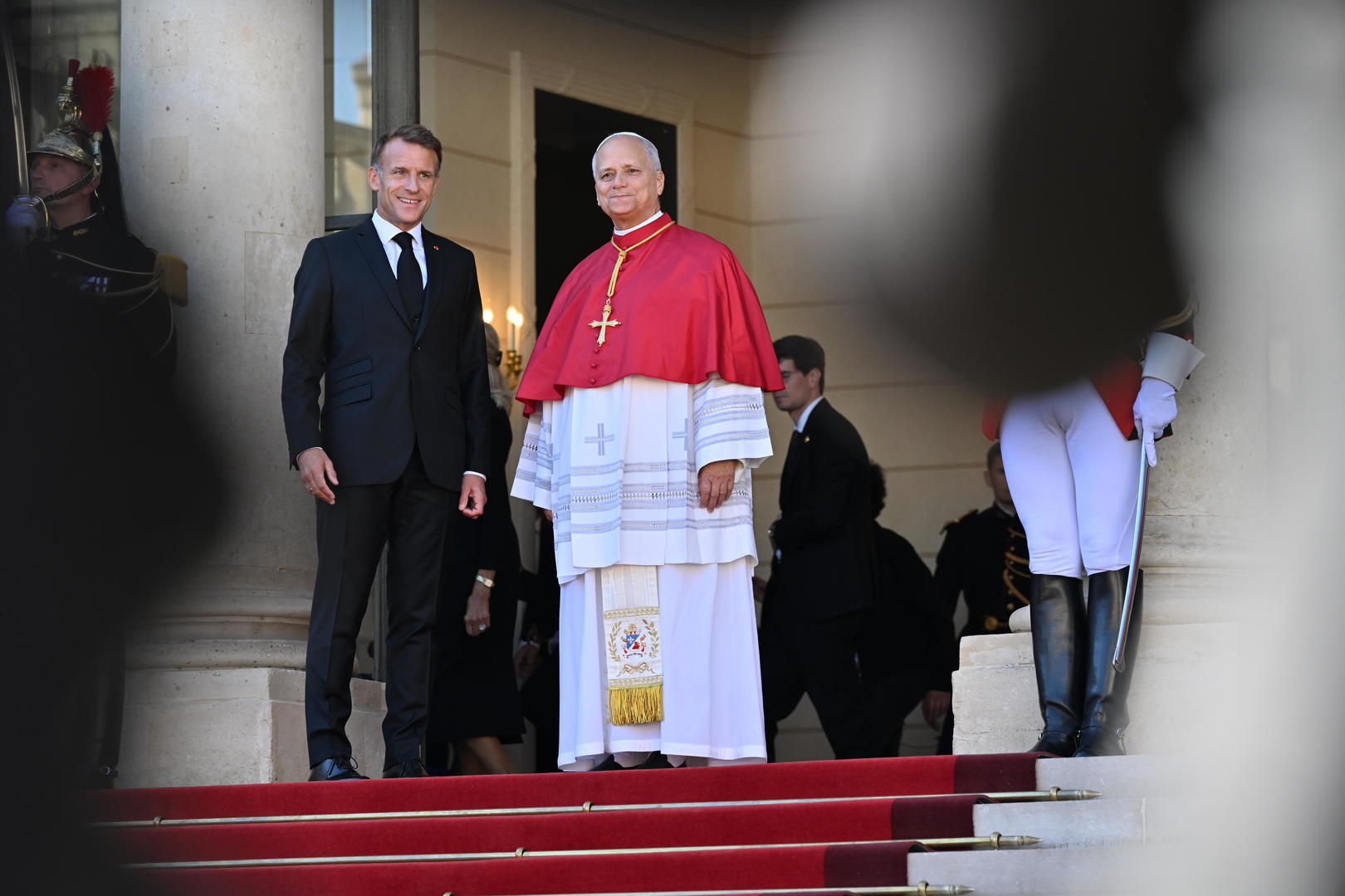 «Une faute diplomatique et une faute de goût» : Macron en retard à Metz pour le discours du pape