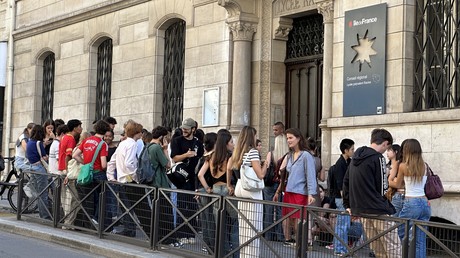 Rentrée 2026 en France : interdiction du portable au lycée et questionnaire sur les violences sexistes et sexuelles pour près de 12 millions d'élèves