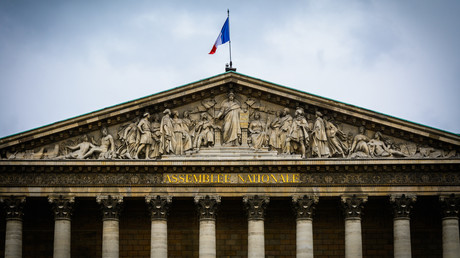 La France surendettée : dénonçant un «casse voté au Parlement», Sarah Knafo dénonce «des milliers de coupables», des présidents successifs aux bureaucrates