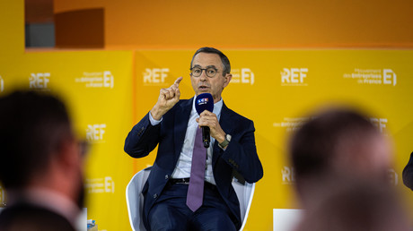 Référendum Retailleau : huit Français sur dix pour, les macronistes contre