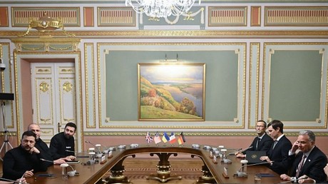 Ukraine : entre Moscou et Kiev, l'Europe cherche encore sa place à la table des négociations