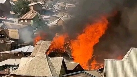 RDC : un incendie coûte la vie à 20 élèves et ravage près de 500 habitations dans le Sud-Kivu