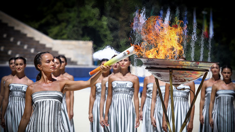 Jeux olympiques de la jeunesse : la flamme olympique quitte Athènes à destination de Dakar