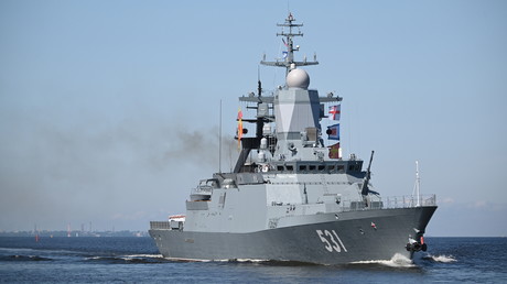 La Russie récompense le commandant d'une corvette pour avoir empêché une provocation d'un hélicoptère danois