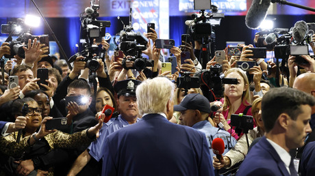 États-Unis : Trump interdit l’accès à la Maison Blanche à CNN, Politico et MS NOW