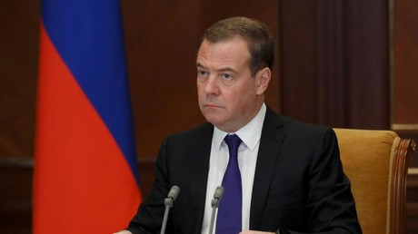 «La Pologne a toujours perdu ses guerres contre la Russie», affirme Medvedev en réponse à Sikorski