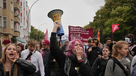 Allemagne : les lycéens protestent massivement contre le retour du service militaire obligatoire dans le pays