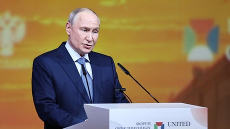 Vladimir Poutine participe au XIIe Forum des cultures unies à Saint-Pétersbourg : suivez la séance plénière en direct