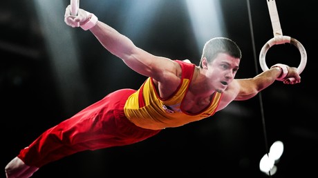 Le gymnaste russe Zaïka, qui a donné son nom à une nouvelle figure, remporte l'or aux Championnats du monde à Paris