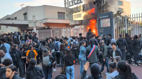 Blocages lycéens : la mobilisation s’étend avec le soutien de LFI