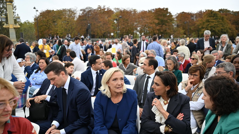 Malgré les polémiques, Le Pen reste en tête, Philippe progresse, la gauche recule