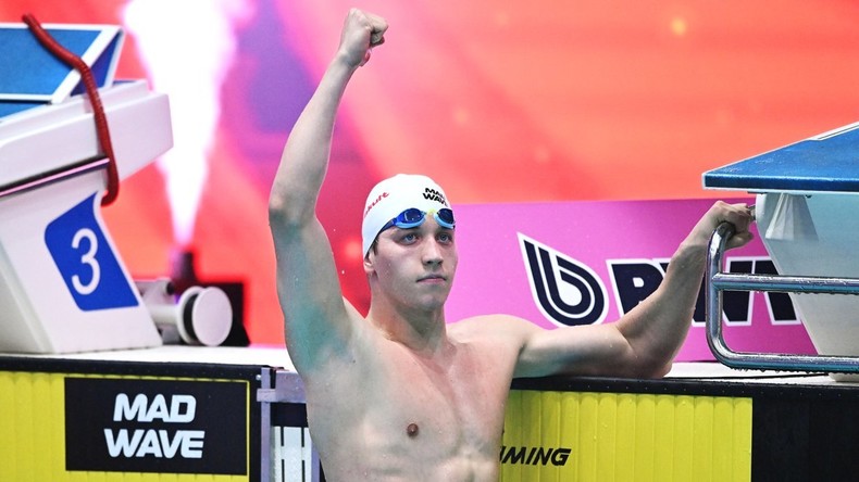 Coupe du monde de natation : le Russe Egor Kornev égale le record du monde du 100 m nage libre et s’offre deux titres à Bakou
