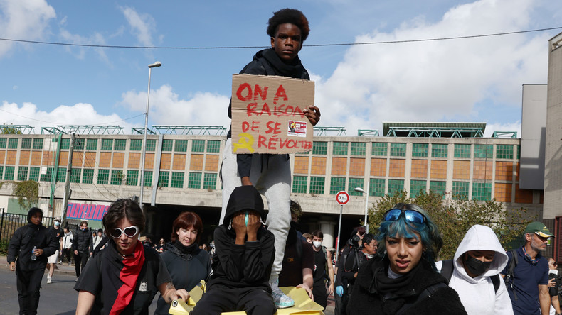 Violences lycéennes en France : interpellations par milliers, policiers roués de coups, femme brulée au visage à Marseille