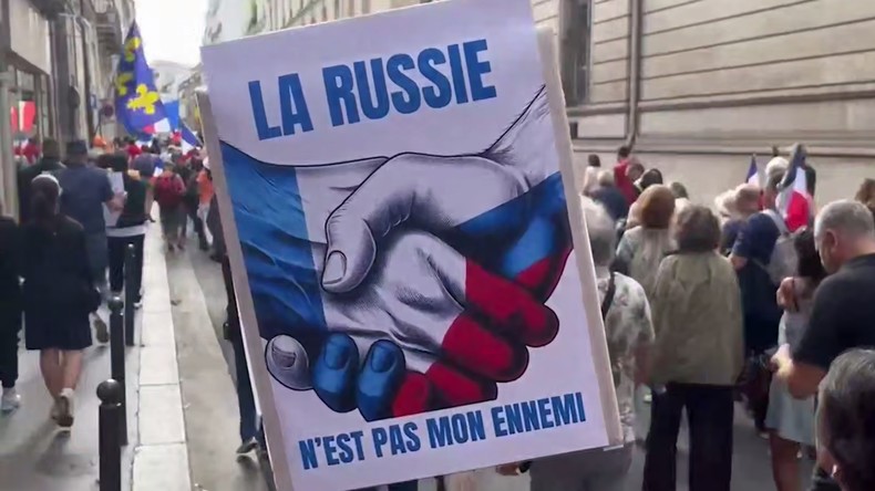 France : des manifestants s’opposent à l’aide militaire à l’Ukraine et appellent à la paix
