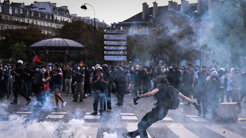 Lycées : après l’acte III, Lecornu sous pression, Nuñez suspend l’usage des grenades