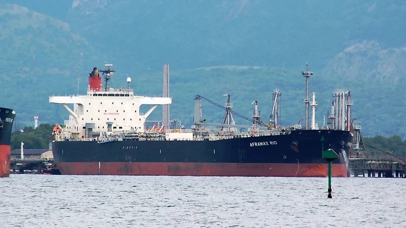 Tanker attaqué par l'Ukraine en mer Noire : les flammes éteintes, aucune pollution pétrolière signalée