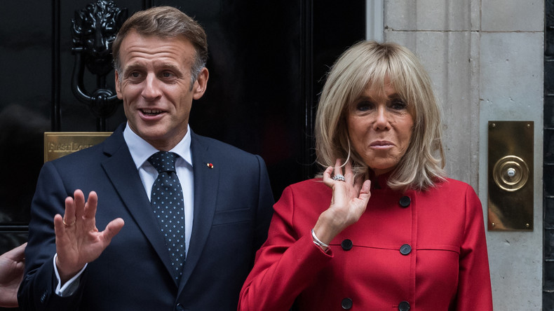 «Macron b* ta prof, pas les nôtres» : une pancarte étudiante, diffusée dans un JT, aurait «rendu furieux» Macron