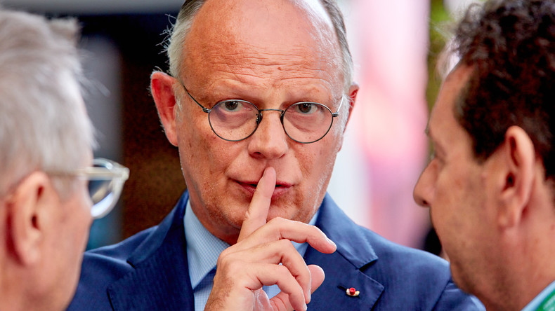 Présidentielle en France : Édouard Philippe battu en audiences par une série et un téléfilm franco-belge